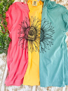 Sunflower Outline Tees (Choose Your Color) - The Red Rival