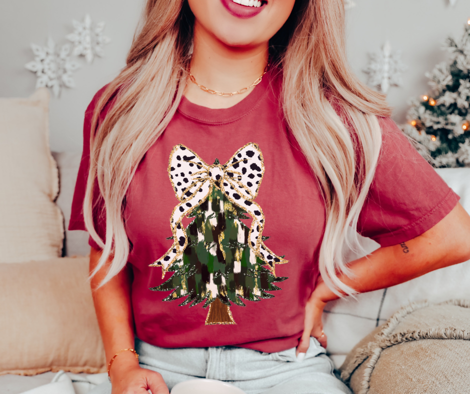 Brush Strokes Tree Coquette Christmas Bow Brick Tee - The Red Rival